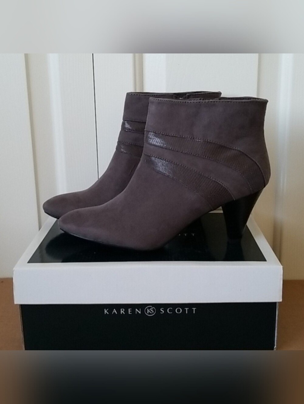 Karen Scott Women U.S 7.5 Grey Ankle Boot